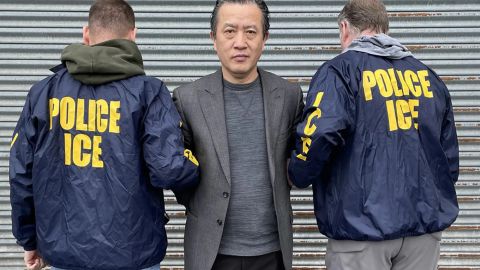 Zhang está tras las rejas en el Centro de Detención de Elizabeth a la espera de los procedimientos de inmigración.