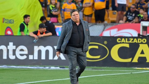 El entrenador de fútbol mexicano considera injusta la decisión de la FIFA.
