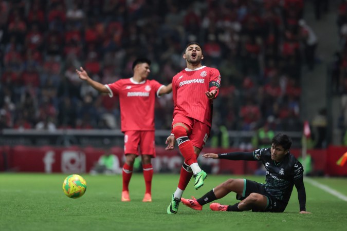 Alexis Vega habla sobre su pasado en Chivas de Guadalajara.