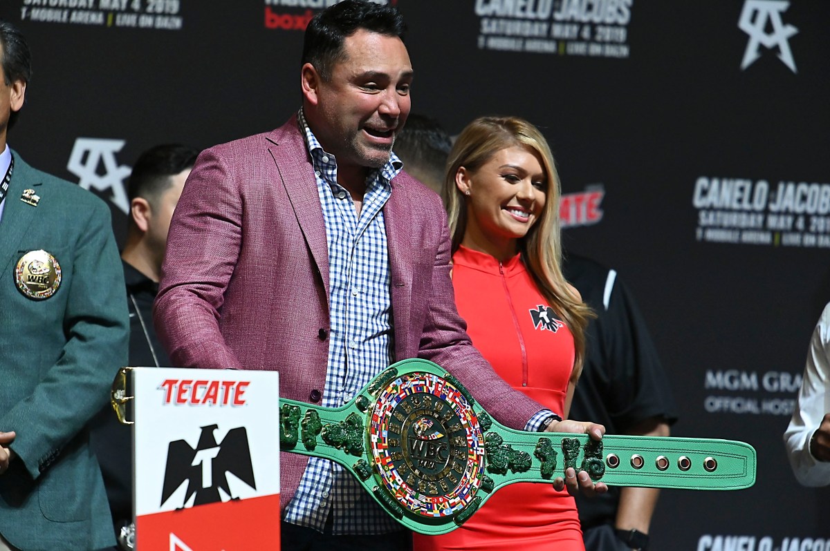Óscar de la Hoya arremete contra el Canelo Álvarez: "No es el mejor del mundo"