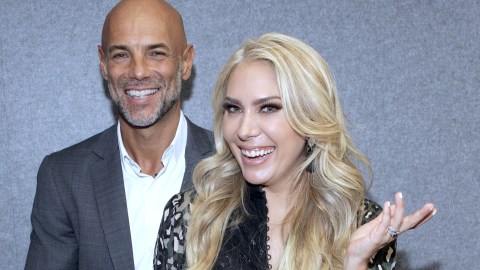 Javier Poza y Jimena Gállego, conductores de La Casa de los Famosos All-Stars.