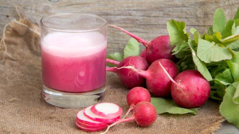 El agua de rábanos es una bebida fácil de preparar y con gran cantidad de nutrientes.