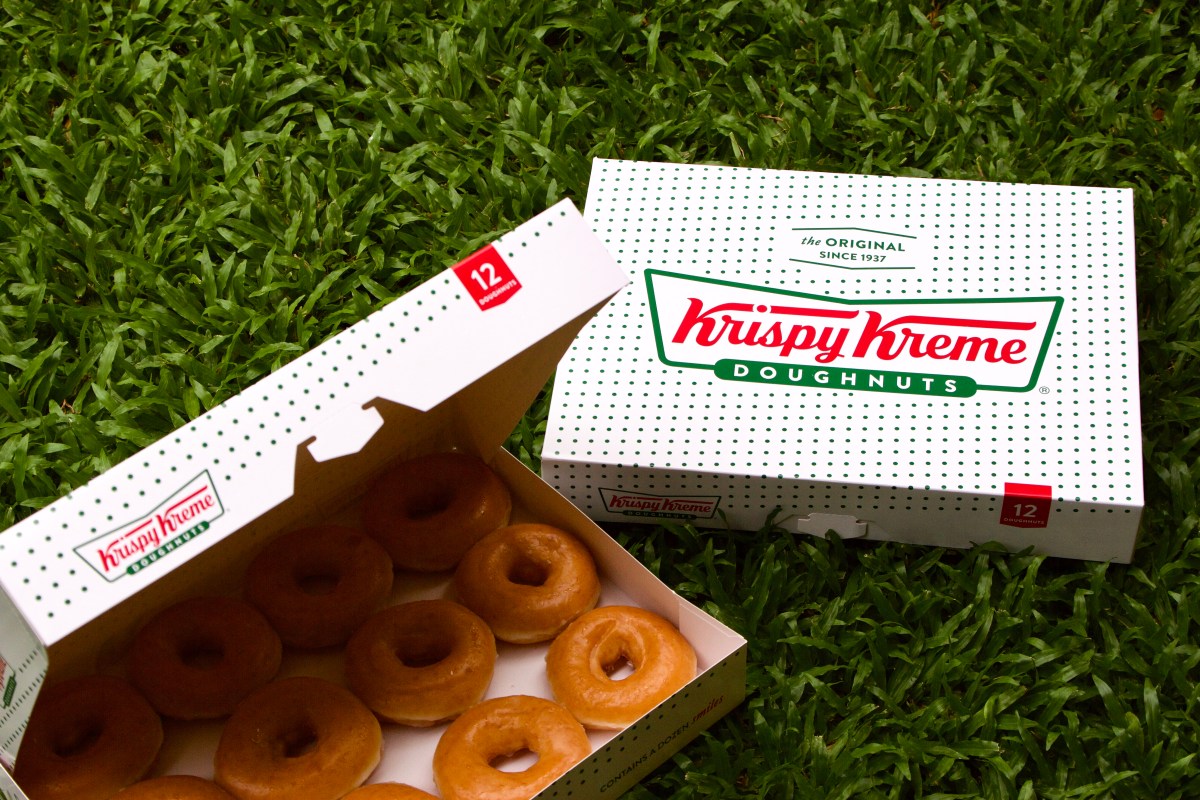 ¡Una Docena por menos de $1! La dulce oferta de Krispy Kreme en el Día de Impuestos