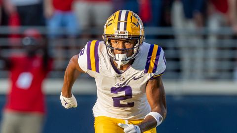 Kyren Lacy durante un encuentro con LSU.