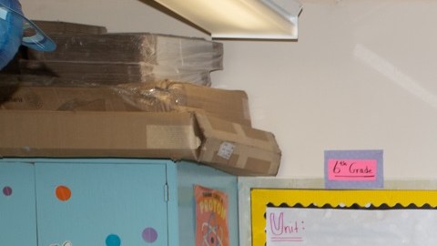 Directivos de Goya Cares y representanes del Departamento de Educación de la ciudad de Nueva York (NYC DOE) en la Academia para el Aprendizaje Independiente y el Liderazgo (MS 129) en El Bronx.
