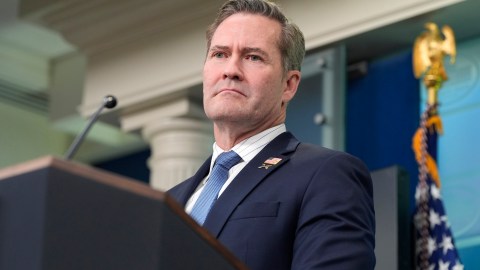 'Signalgate': cómo consejero de Trump metió a un periodista en planes de ataque a Yemen