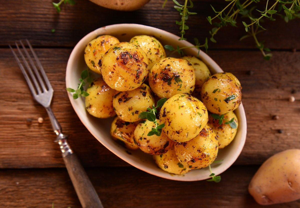 Papas al ajillo caseras: Un plato sabroso y fácil de hacer en pocos pasos