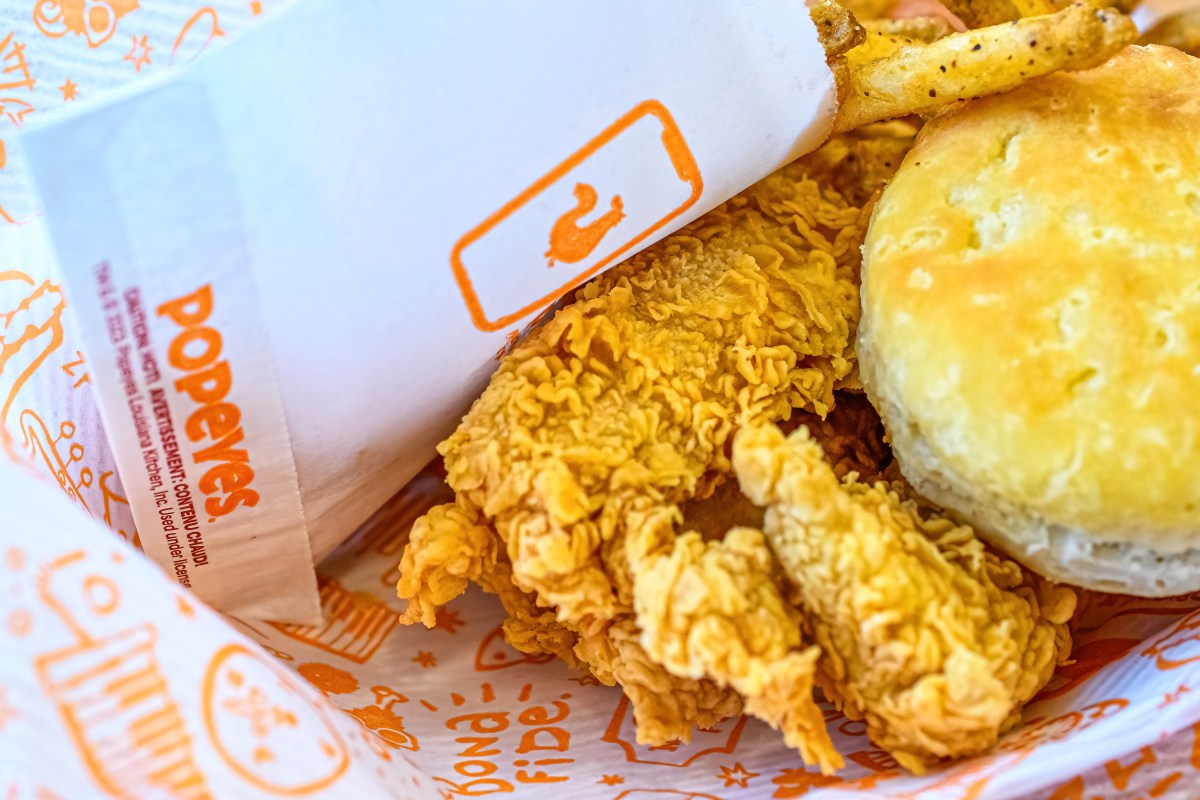 Popeyes revoluciona el menú con su nueva línea de pepinillos y más