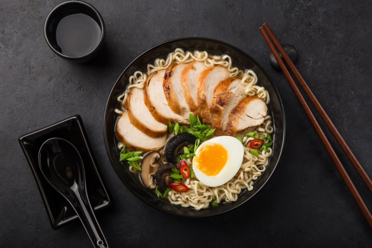 ¡Ramen de chef en casa! Trucos de experto para elevar tu sopa instantánea