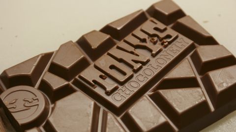 Tony's Chocolonely anunció el retiro de barra de chocolate con almendra y sal que fueron vendidas en todo el país.