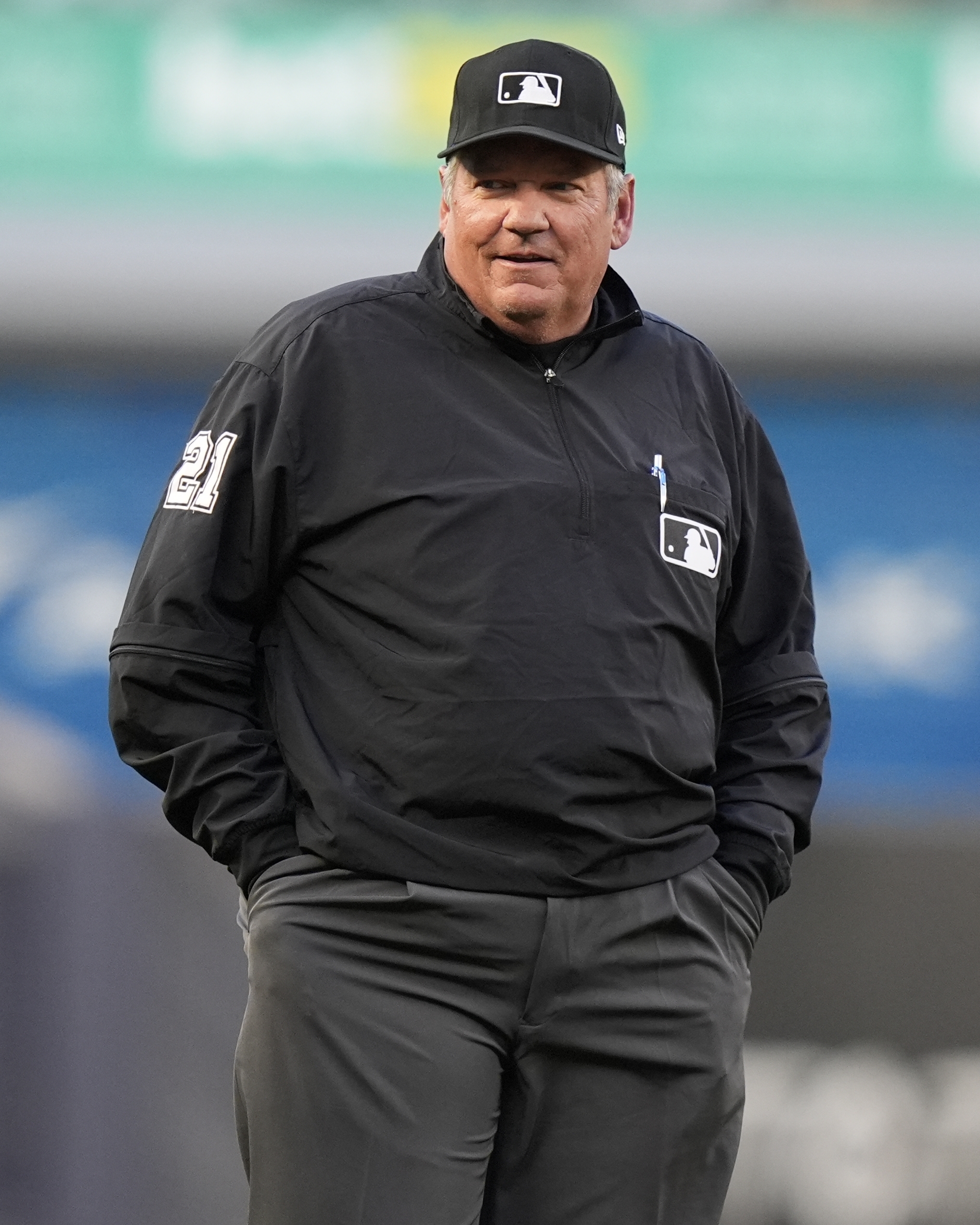 El árbitro Hunter Wendelstedt antes de un partido de béisbol entre los Yankees de Nueva York y los Atléticos de Oakland, el miércoles 24 de abril de 2024, en Nueva York. (Foto AP/Frank Franklin II)
