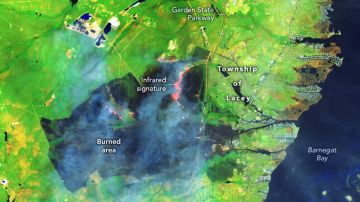 Imagen satelital del incendio en Nueva Jersey.