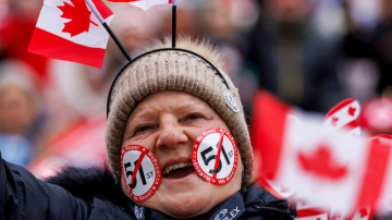 Los canadienses están molestos con las políticos de Trump.