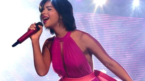 Ángela Aguilar regresa con fuerza al panorama musical con “Nadie se va como llegó”.