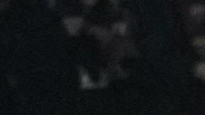 El delantero del FC Barcelona Lamine Yamal (c) celebra su gol con Raphinha (i) durante el partido de ida de los cuartos de final de la Champions League.