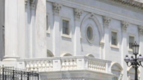 El representante por Texas del Caucus Hispano del Congreso (CHC), Joaquín Castro (c), habla durante una rueda de prensa este miércoles, frente al Congreso en Washington (Estados Unidos).