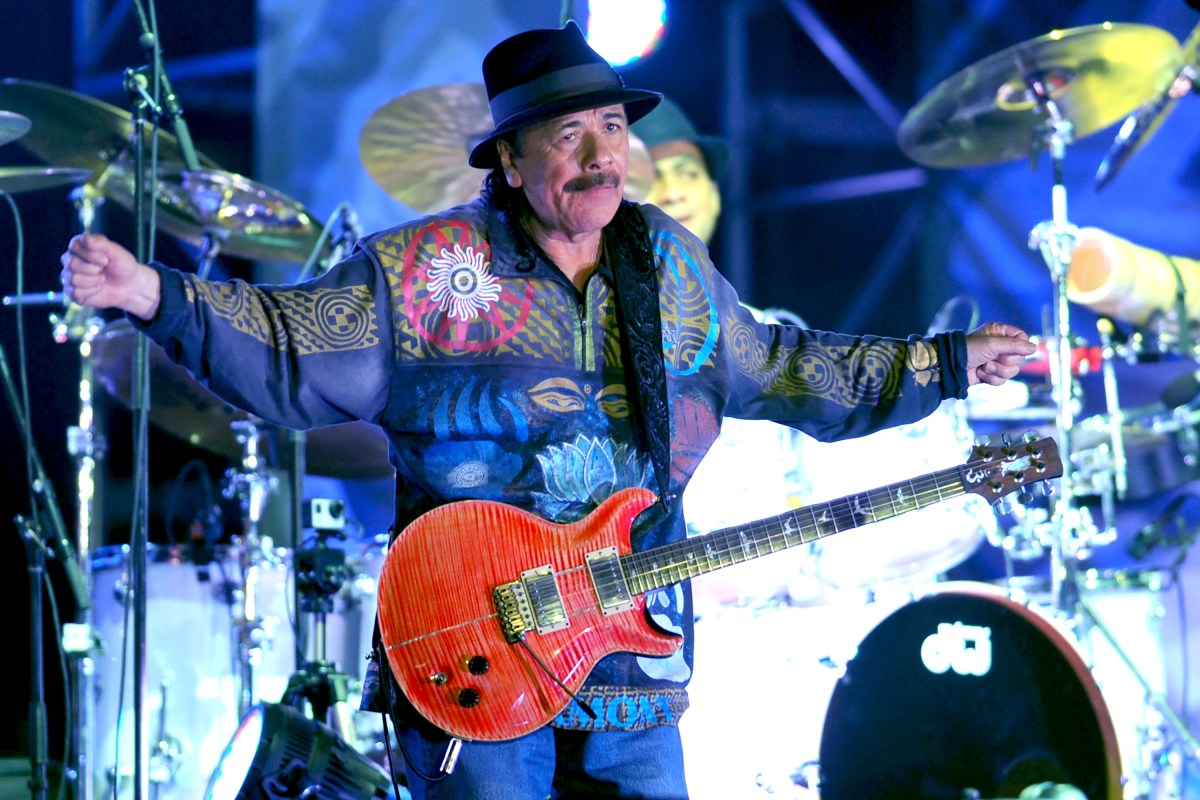 Carlos Santana da positivo a Covid-19 tras ser hospitalizado