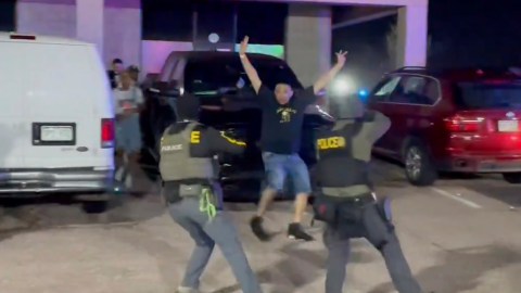 Detuvieron a más de 100 migrantes en un club nocturno ilegal en Colorado