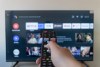 La cantidad de energía que un Smart TV en modo reposo consume al día es mínima, así que no te apures en desconectarlo.
