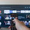 La cantidad de energía que un Smart TV en modo reposo consume al día es mínima, así que no te apures en desconectarlo.