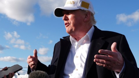 Casi la mitad de los estadounidenses cree que Trump ha sido "pésimo" en su segundo mandato