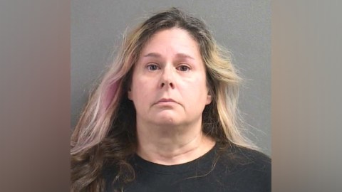 Foto policial de Kymberlee Schopper, la mujer de Florida arrestada por vender restos humanos.