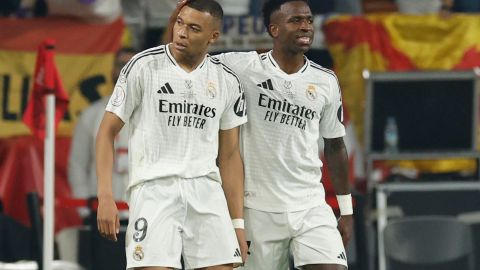 Kylian Mbappé (L) y Vinícius Jr. (R) fueron las figuras claves para el Real Madrid.