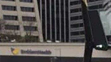 Agustín Escobar, su esposa Mercè Camprubí Montal y sus tres hijos antes de abordar el vuelo fatal en NYC.