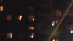 Equipos de emergencia retiran el helicóptero que se estrelló el jueves en el río Hudson con el fallecimiento de una familia de cinco españoles más el piloto que los transportaba.