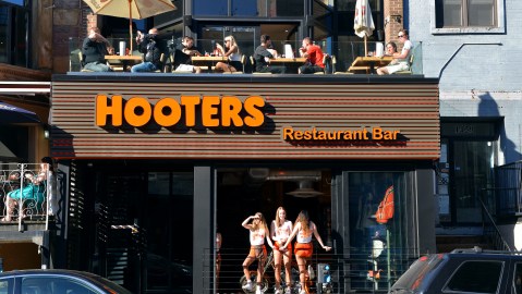 hooters-bancarrota-reestructuracion