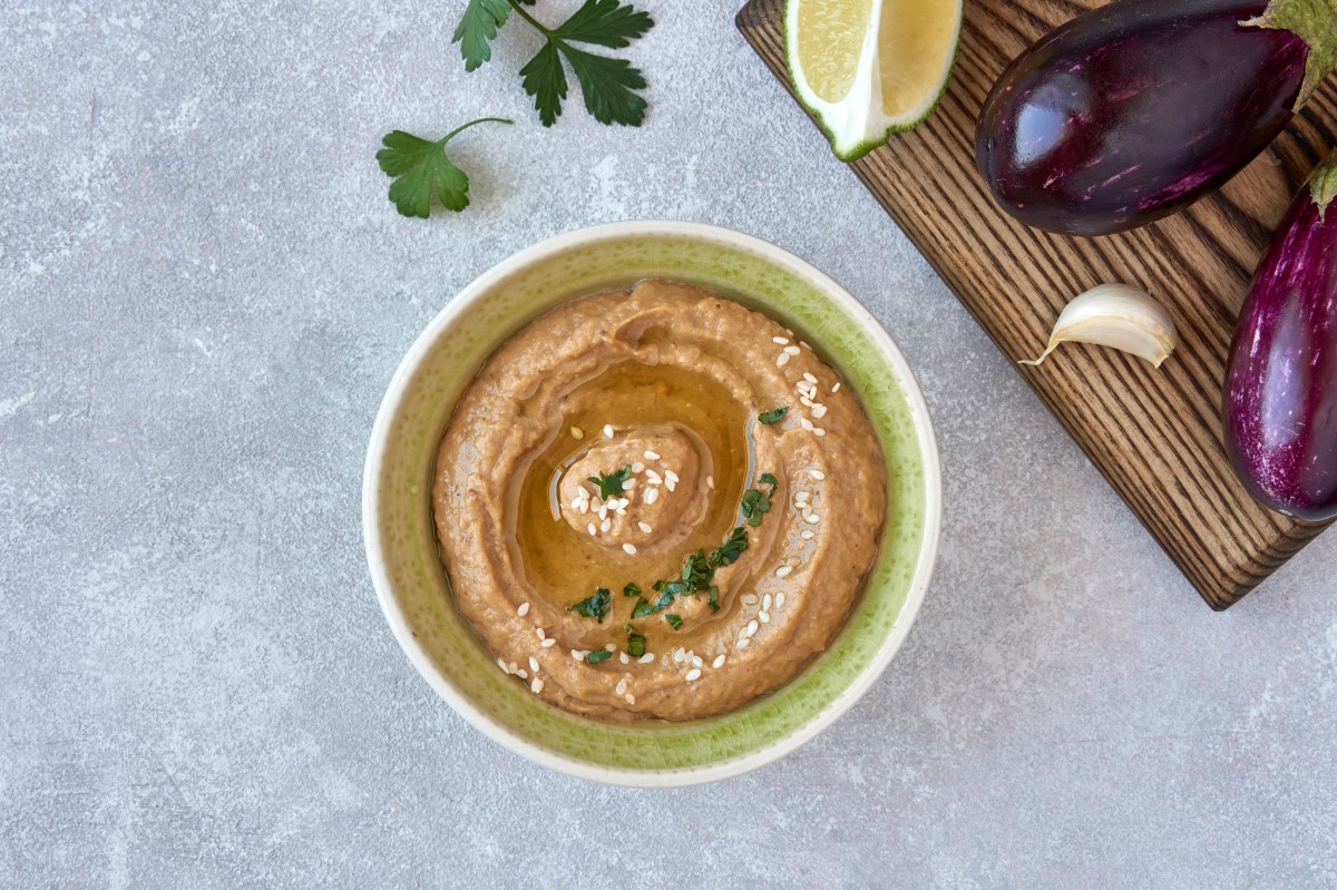 Baba Ganush casero en 10 minutos: Receta con berenjena ahumada y garbanzos