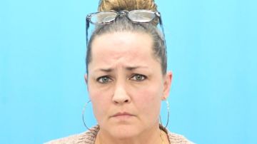 La mujer pagó una fianza de $35,000 dólares.