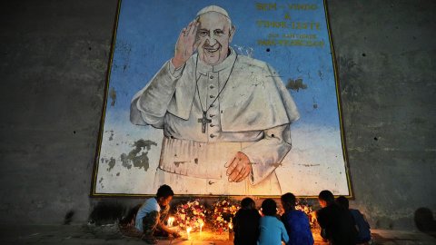 El legado del papa Francisco, centrado en la justicia social, el cuidado de los más vulnerables y una Iglesia más abierta e inclusiva, lo convirtió en una figura querida más allá del ámbito religioso.