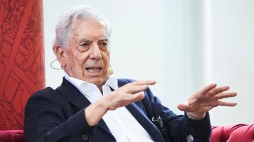 Vargas Llosa no fue solo un autor; fue una figura clave en la historia cultural y política de América Latina.