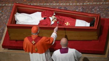 Este viernes se realizó el sellado del féretro con los restos del papa Francisco.