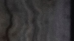 El papa Francisco fue vestido con las vestiduras papales tradicionales y expuesto sin ornamentos excesivos, en un ataúd de madera y zinc que reemplaza el catafalco habitual.