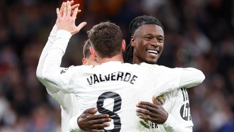 Los jugadores del Real Madrid celebran el gol marcado por Federico Valverde  (c) ante el Athletic.