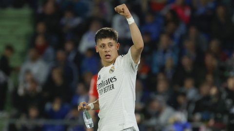 El delantero turco del Real Madrid, Arda Guler, celebra el único gol del equipo madridista durante el encuentro entre Getafe y Real Madrid.