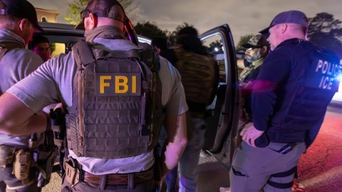 Administración de Trump revela los sitios donde triplicará redadas contra migrantes