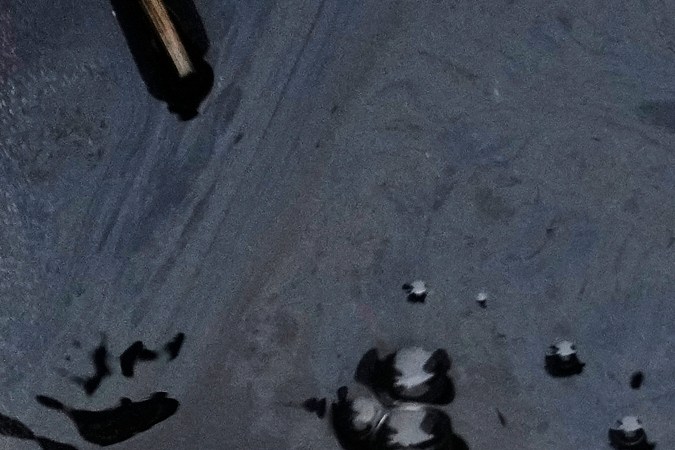 La Administración Federal de Aviación identificó el helicóptero como un Bell 206, un modelo ampliamente utilizado en la aviación comercial y gubernamental.