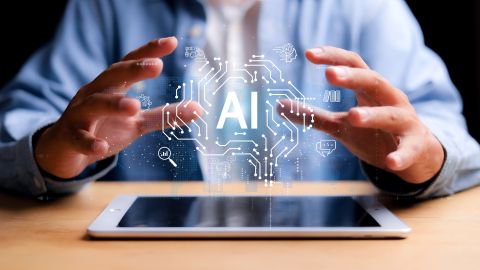 Roy Lee entró a la Universidad de Columbia en otoño de 2024 con una idea fija: no quería solo estudiar Ciencias de la Computación, quería emprender.