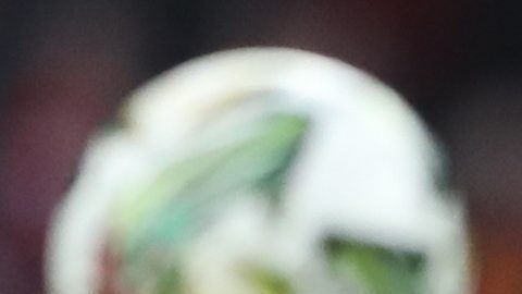 Virgil van Dijk durante el encuentro entre el Liverpool y Newcastle en la final de la EFL Cup.