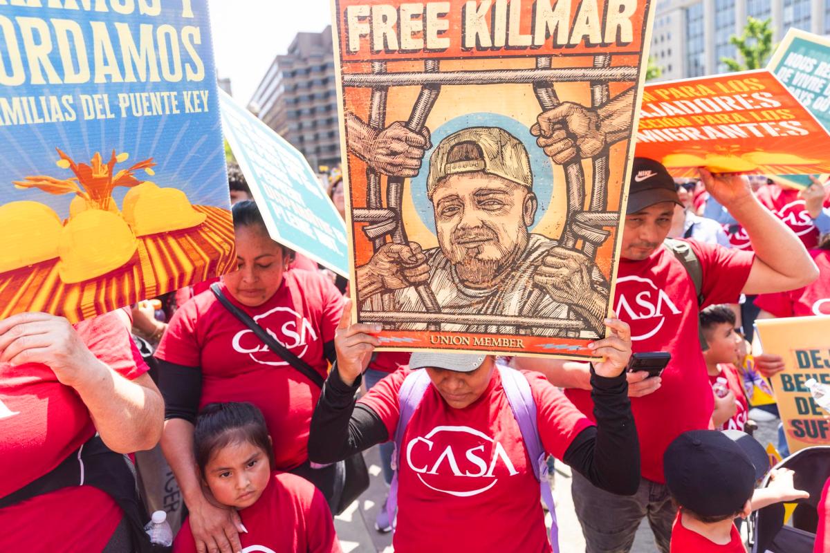 Trabajadores migrantes claman “¡auxilio!” en marchas contra políticas de Trump