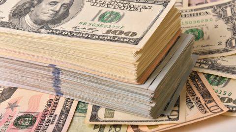 10-mil-dolares-banco-deposito