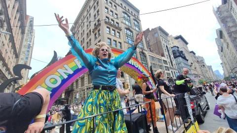 El desfile de Manhattan tendrá como lema: "Levántate: Orgullo en Protesta. La parada de Queens de este domingo tendrá un número récord de participantes.