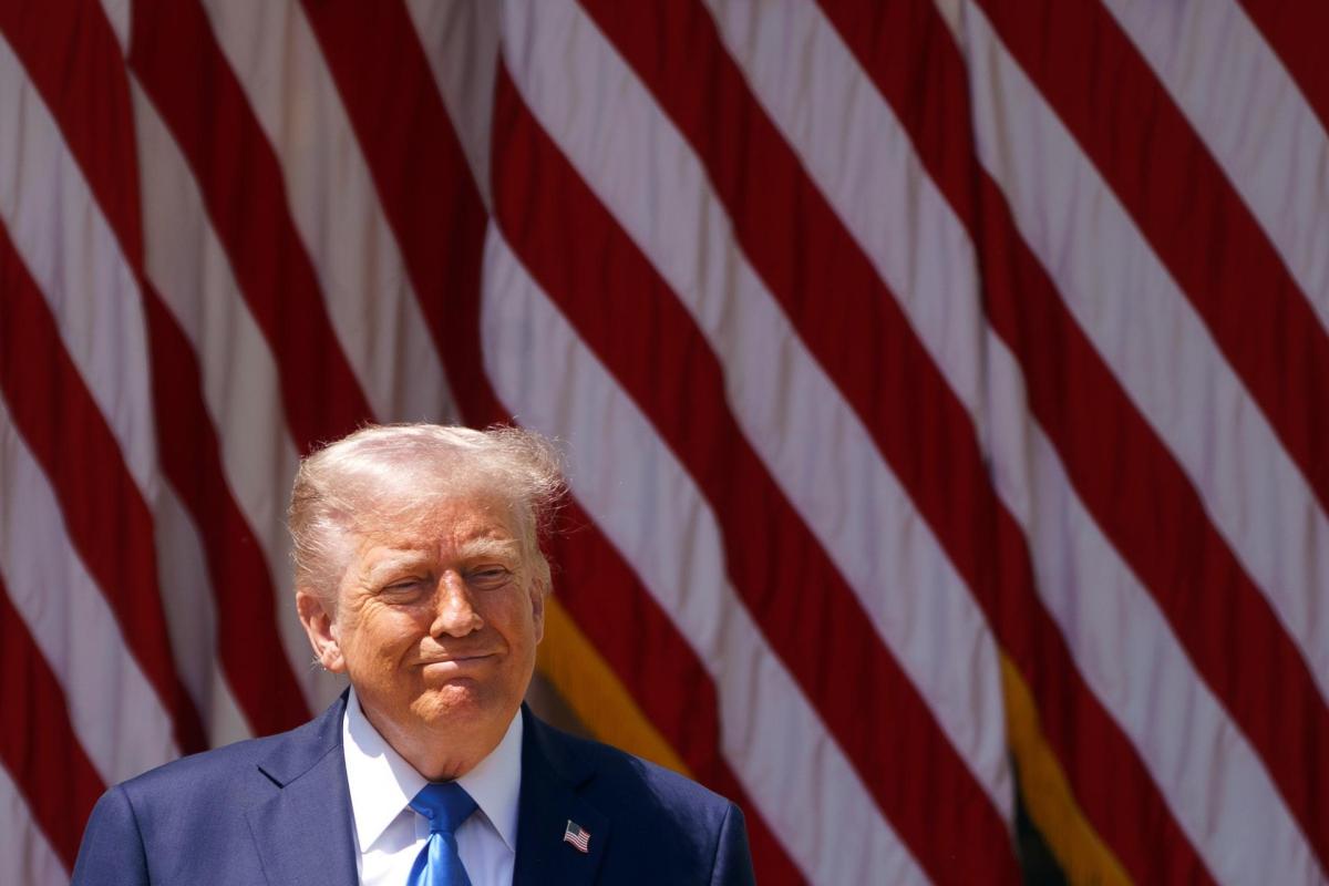 Trump amenaza con sanciones a países que compren petróleo iraní