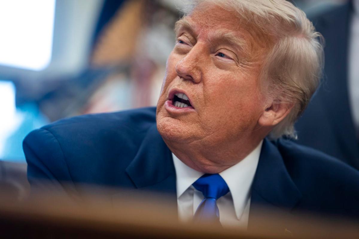 Trump minimiza críticas por imagen como papa: “Solo es una broma”
