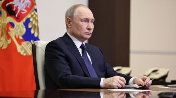 El presidente ruso, Vladímir Putin, se reunió por videoconferencia con el jefe del Estado Mayor General de las Fuerzas Armadas rusas, Valeri Gerasimov, en la residencia Novo-Ogaryovo, cerca de Moscú, el 26 de abril de 2025.