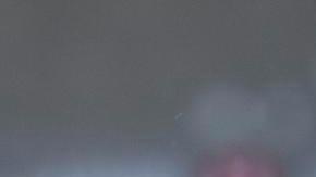 La gente se reúne cerca de una estatua recientemente inaugurada de George Floyd tras la noticia de que el ex oficial de policía de Minnesota Derek Chauvin fue sentenciado a 22 años y medio de prisión por el asesinato de Floyd, que tuvo lugar en mayo de 2020, en el distrito de Brooklyn de Nueva York, Nueva York, EE. UU., 25 de junio de 2021.