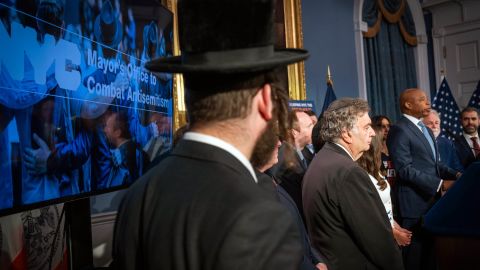 El alcalde Adams anunció la creación d euna oficina para combatir ataques a judíos